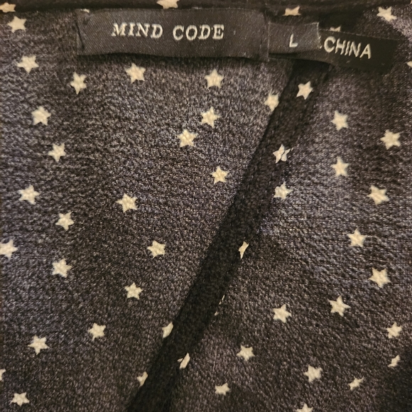 MIND CODE STAR PRINT TIE BACK BLOUSE - Picture 6 of 7